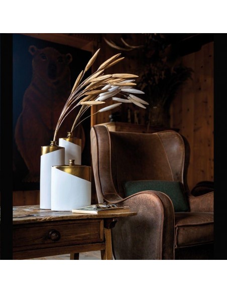 Fiaschetta decorativa  in ceramica bianca e oro h 35 - OBLIQUAMENTE by Rituali Domestici